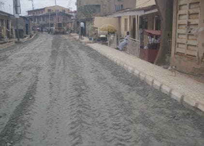 Asphaltic road laying